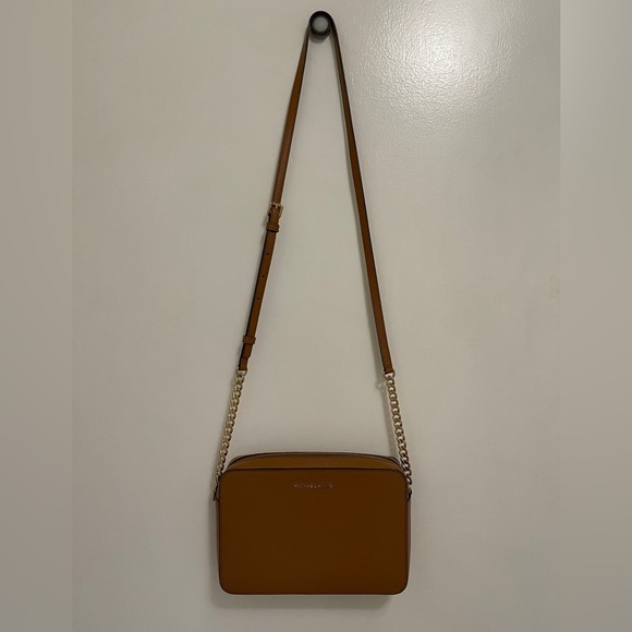 Michael Kors Crossbody - PRICE DROP! - Picture 2 of 4